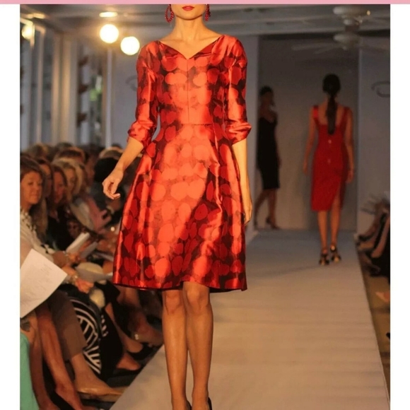 $3,400 OSCAR DE LA RENTA RED SILK  RUNWAY DRESS US 10 - Picture 9 of 10